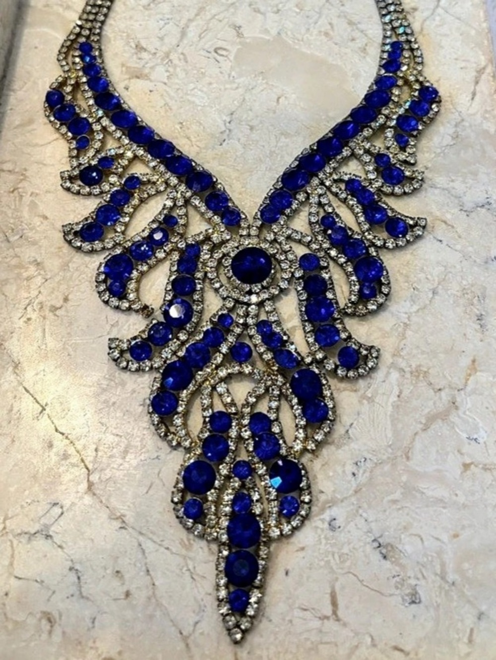 LIKE NEW Vintage Blue Statement Crystal Necklace m